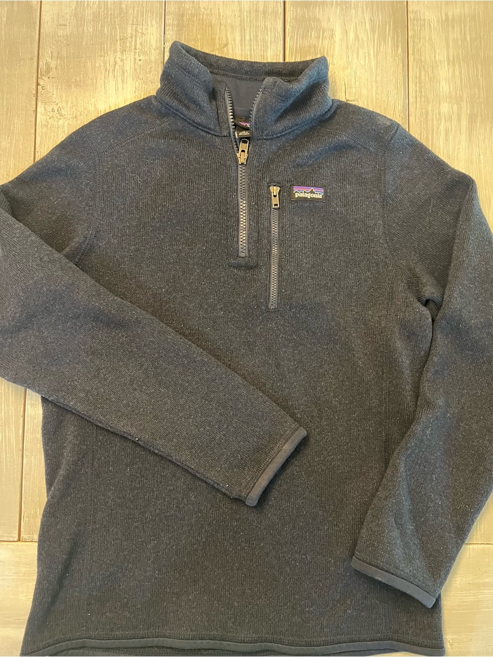 Boys Patagonia pull over. Navy. Size xl.